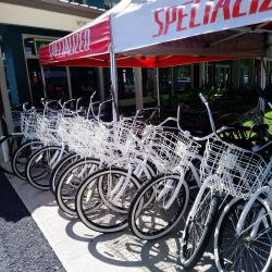 Thumbnail of Hawaiiのビーチ近くのレンタルサイクル